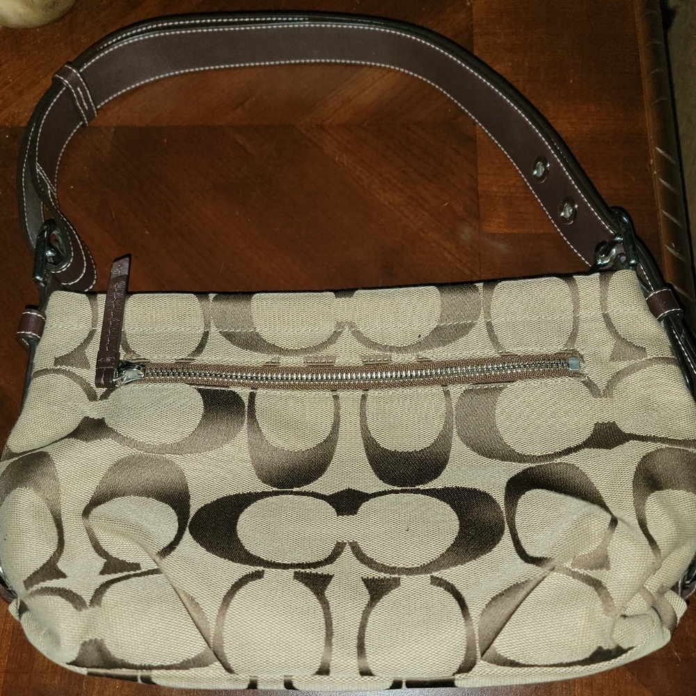 Coach Signature One Shoulder Bag F15068